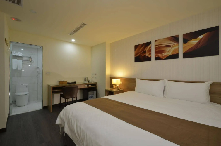 Plus Hotel