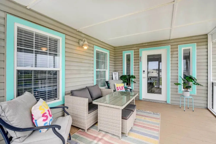 Walk to Beach: Charming Home w/ Deck in Galveston