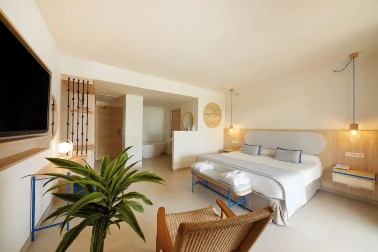 Suite with balcony