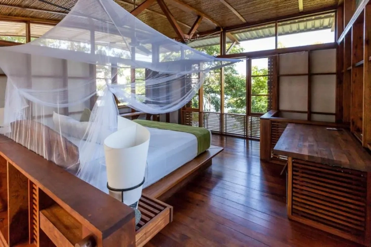Bungalow with balcony and with view