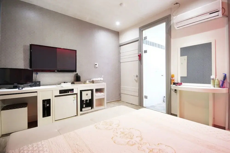 Jeongeup H Hotel