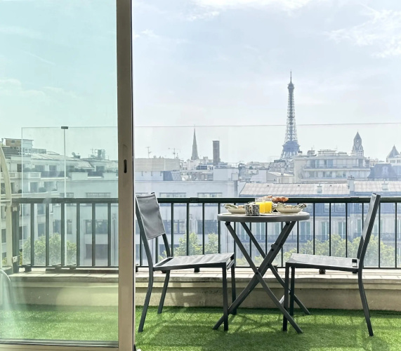 1610B - Stunning studio with Champs Elysées Views!