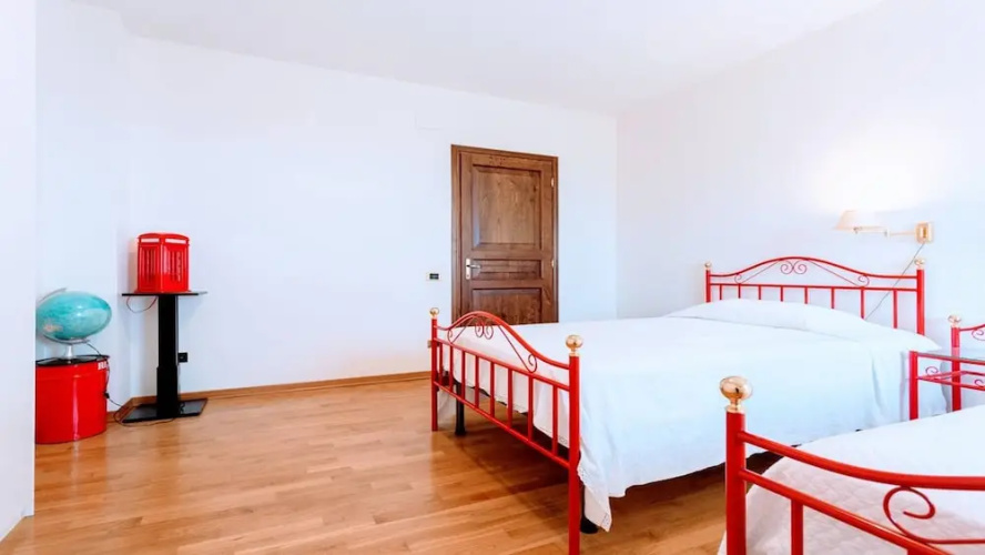 Villa Vallocchia - sleeps 18. Exclusive pool/grounds. Spoleto 10 mins. Rome 1 hr