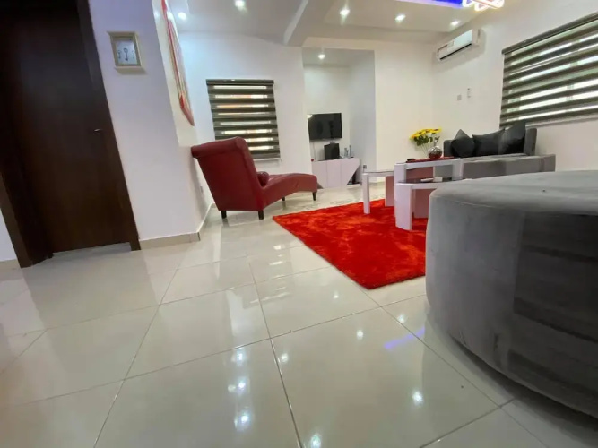 Comforts Court And Apartment