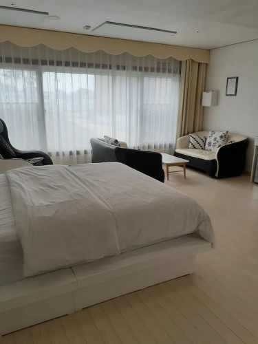 Suite with mountain view
