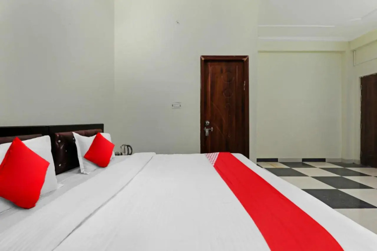 OYO Flagship 80680 Hotel Harsh Inn