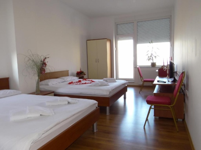 Standard Triple room