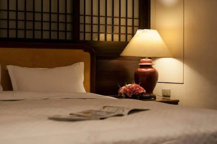 Moon Light Hotel