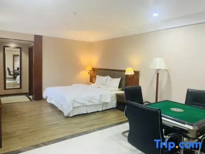 Deluxe Suite