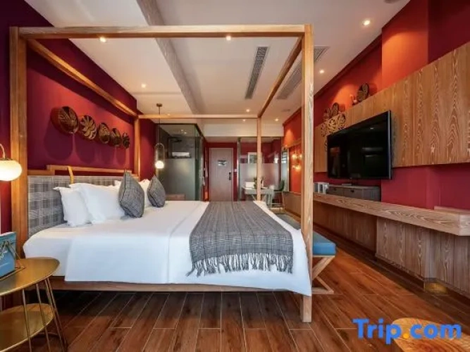 Standard Double room with street view