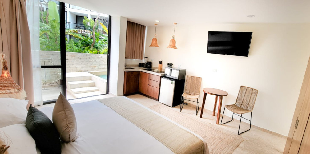 Classic Private Plunge Pool Studio