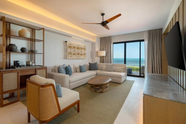 Suite with balcony and oceanfront