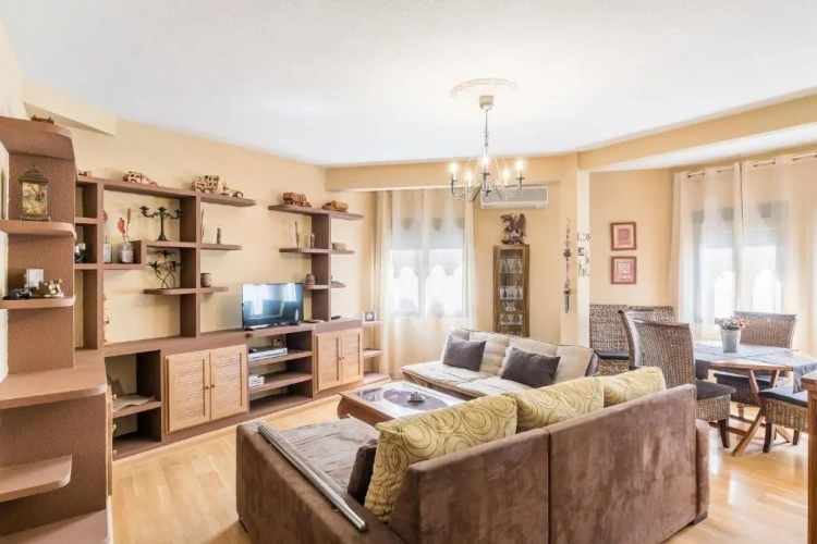3 Bedrooms Apartment