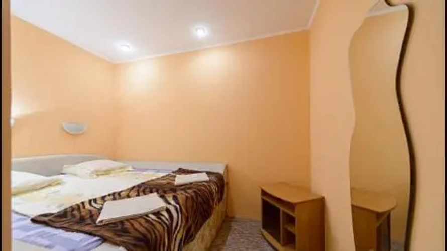 Apartment Budivelnykiv 22 11
