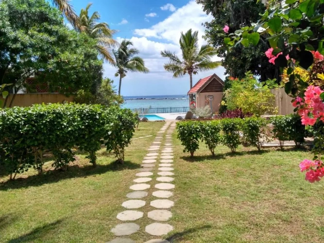3 Bedrooms Villa beachfront