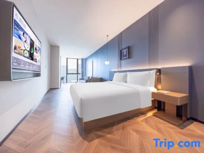 Suite with city view