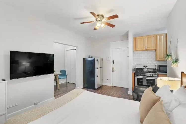 Trendy Studio Apt - Kenwood rep