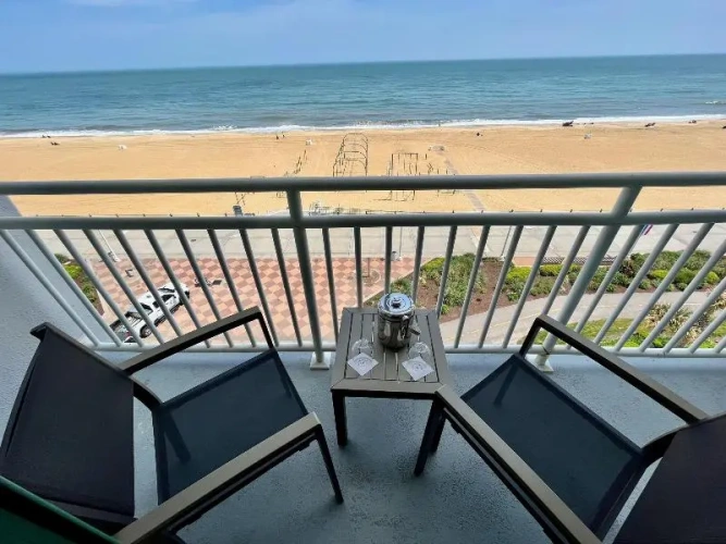 Quadruple Suite with pool view