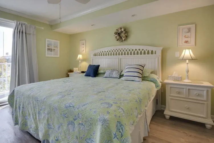 Bel Mare 103 by RedAwning