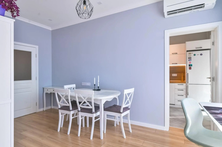 - The Blue Apartment - 1BD with Artistic Interior Design
