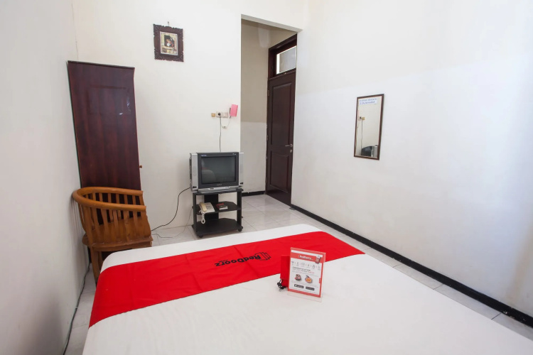 RedDoorz @ Raya Ngagel 2