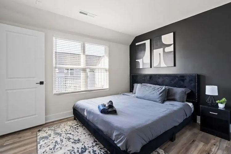 Luxe King 4BR Townhouse in Uptown CLT