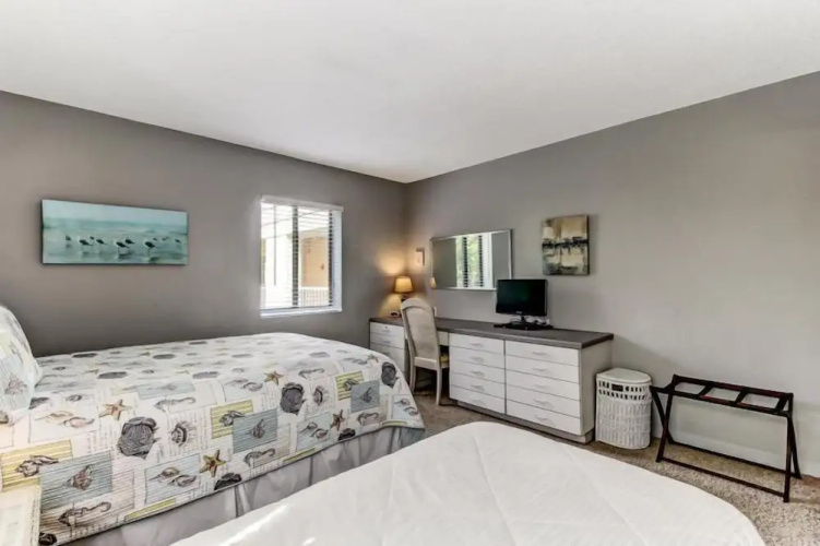 2126 Beachwood