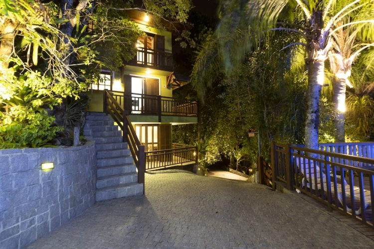 Standard Triple room with balcony