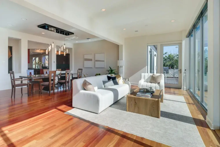 Chic Villa w/ Infinity Pool: 10 Mi to Downtown!