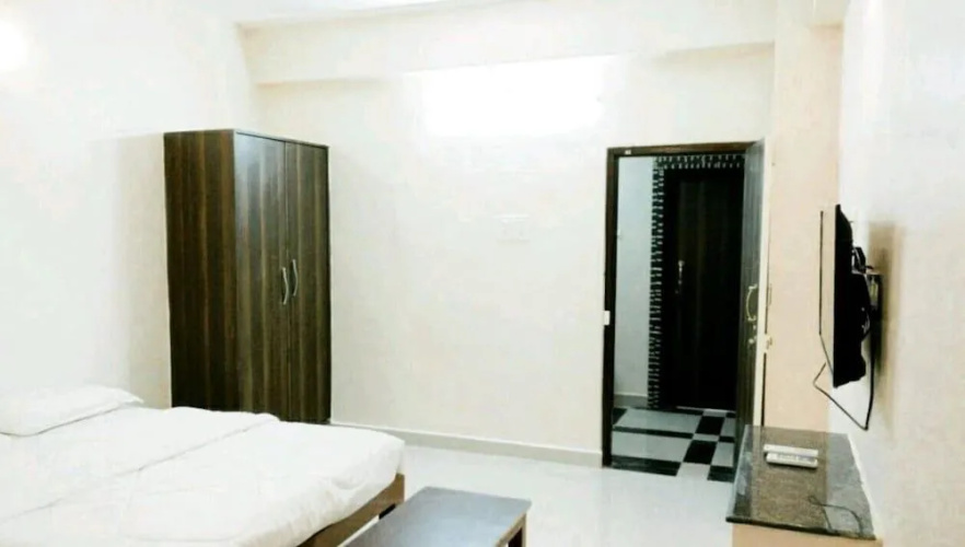 Iroomz Hotel Krishna Inn