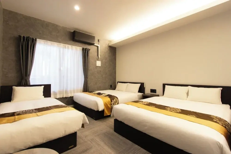 Standard Triple room