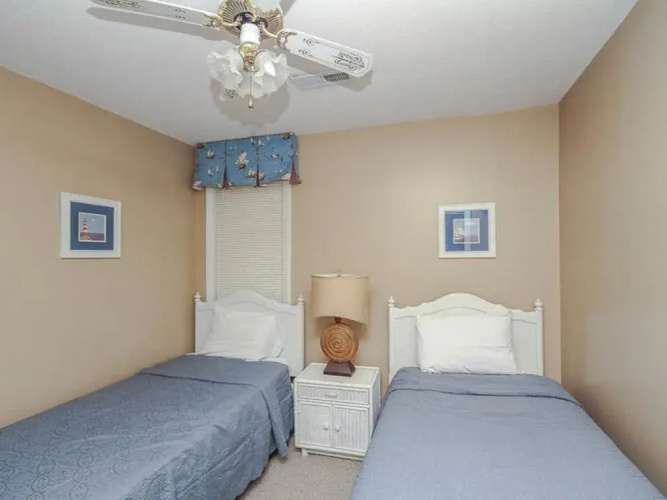 Palm Boulevard 3507 by RedAwning