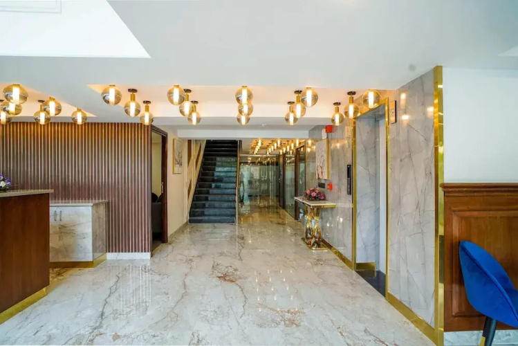 Saltstayz Select - Golf Course Road & Sector 57