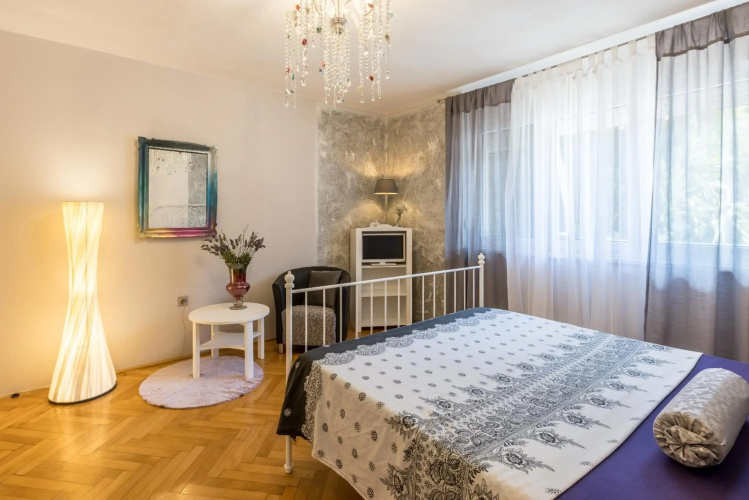 Artistic chill art apartment 2+2.Centar of Split.