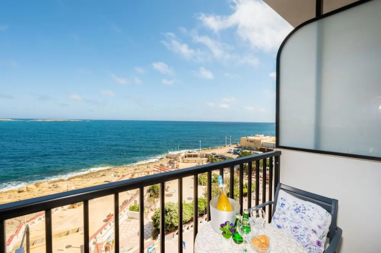 Islet Seafront Family Apartment