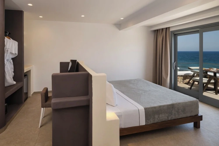 Grand Triple room with sea view