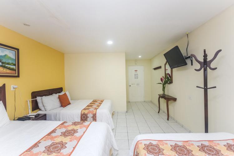 Berlor Airport Inn