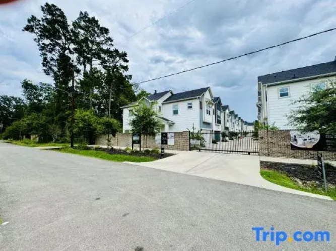 Modern getaway near downtown and airport