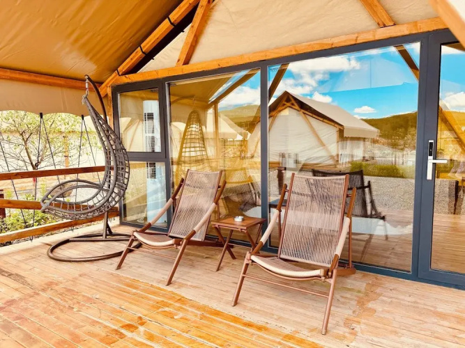 QING Luxury Campground Hotel