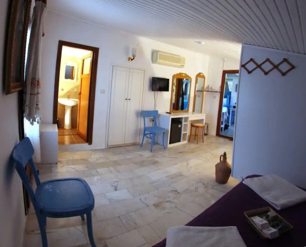 Standard Quadruple Family room