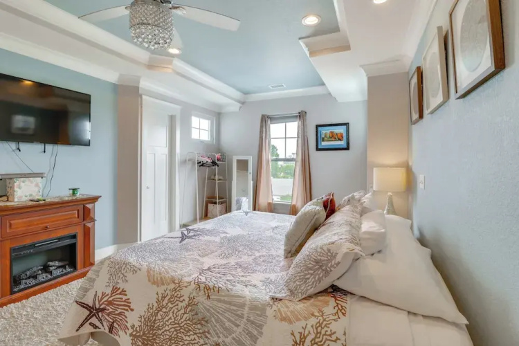 Walk to Ocean: Group Getaway in Virginia Beach!