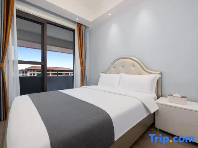 2 Bedrooms Family Suite with garden view