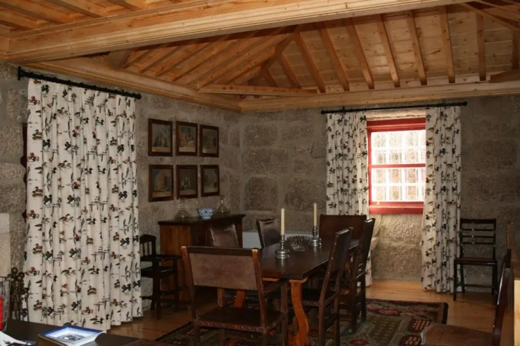 5 Bedrooms Cottage