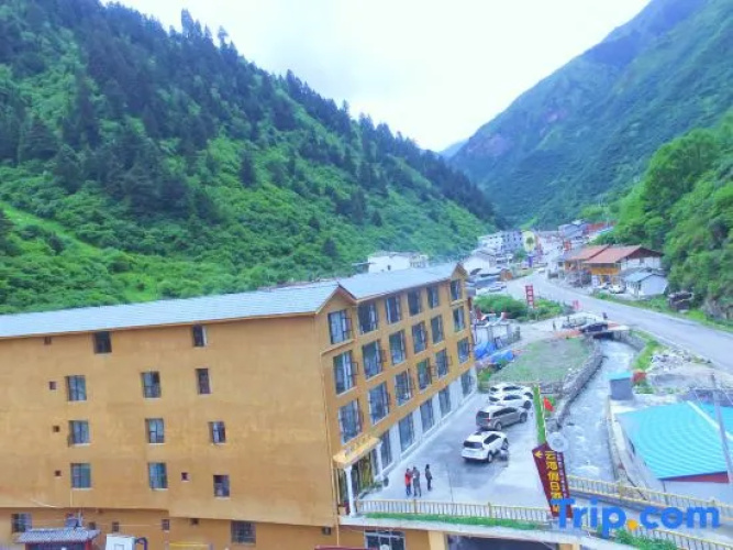 YunHai Hliday Hotel