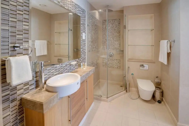 Designer Apartment Beautiful Waterfront View