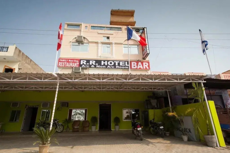 R.R.Hotel Restaurant & Lounge