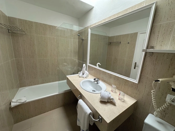 2 Bedrooms Bungalow