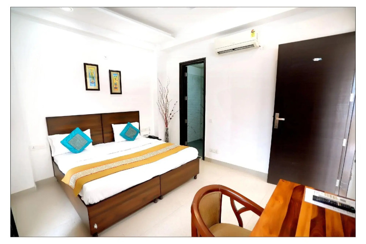 OYO Flagship 70002 Gupta Residency