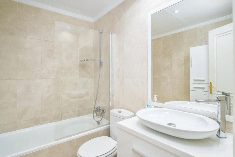 2 bedroom apartment next to porto