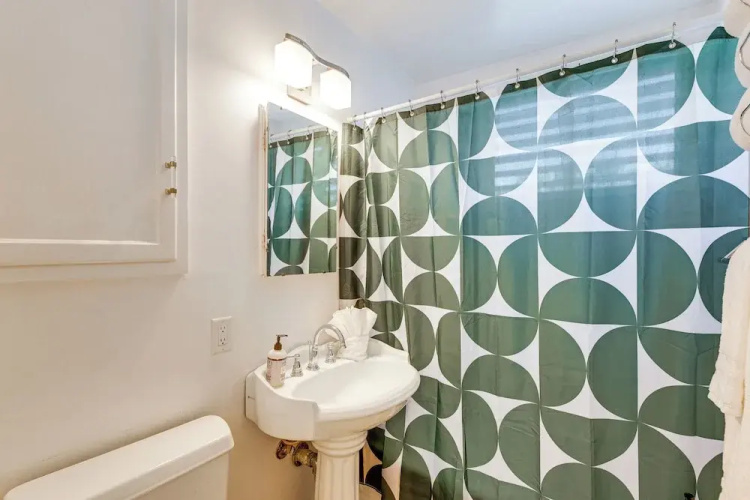 3 Mi to Universal Studios: Chic Home w/ Yard!